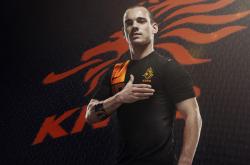 爱游戏在线-羽坛烽火，法国队鏖战印尼队，李梓嘉惊艳四座展王者风范