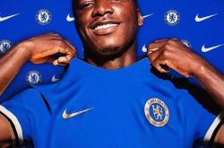 AYX体育赛事-曼城再下一城，英超争冠前途看好的简单介绍