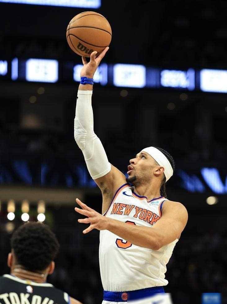 关于尼克斯赢得一场不易的胜利，球迷欢呼雀跃的信息