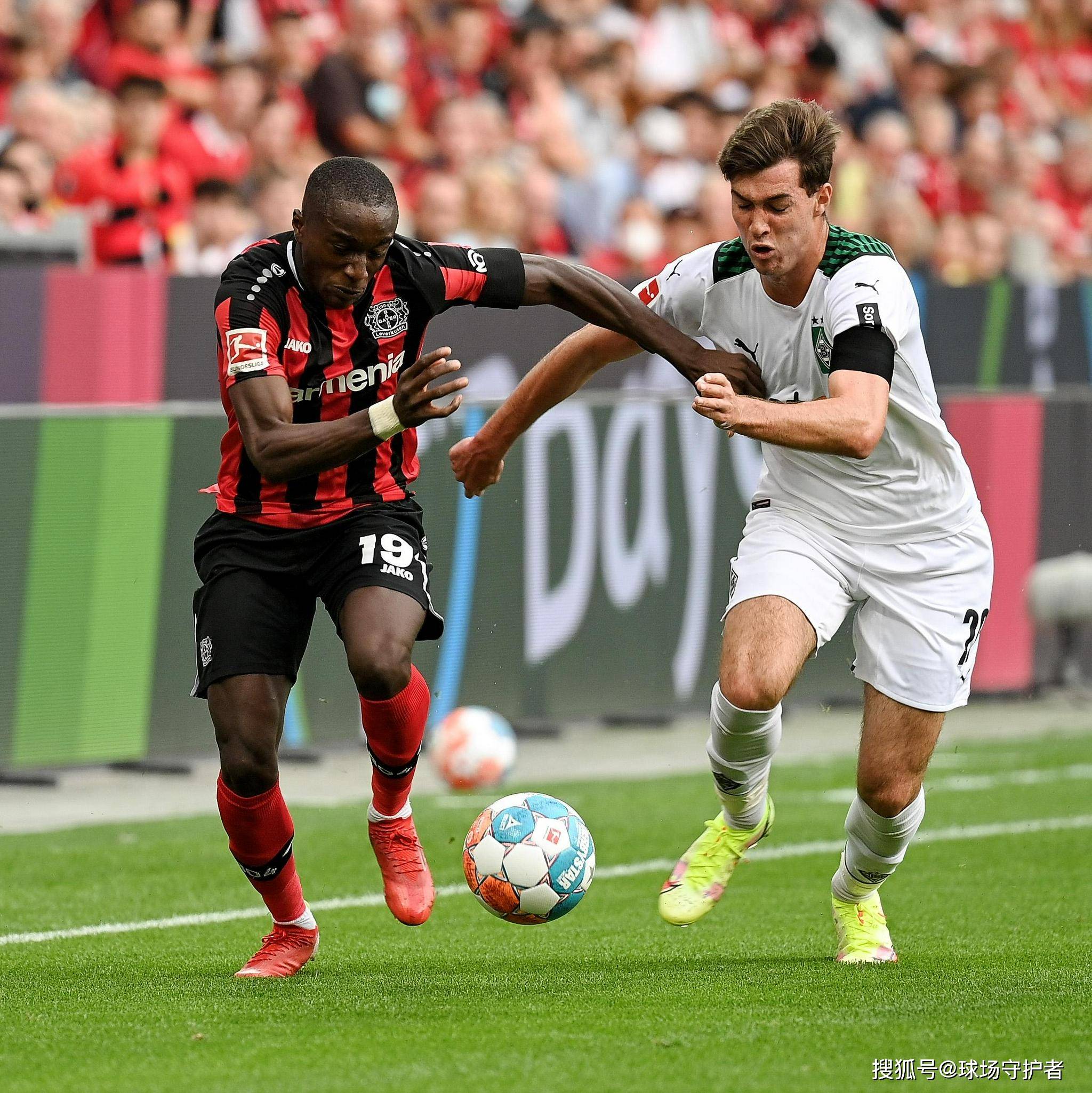 沃尔夫斯堡客场战胜对手，全队高兴的简单介绍