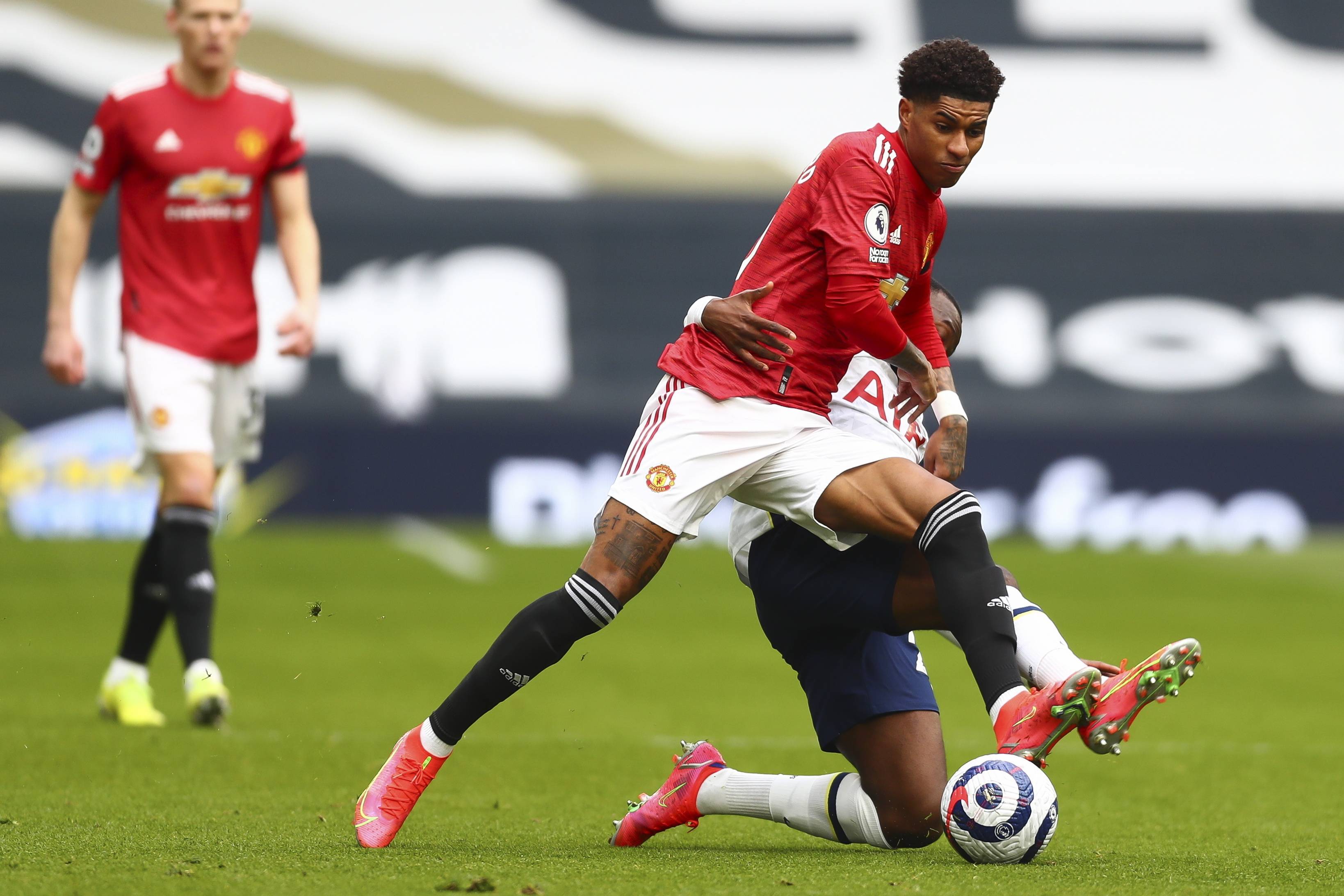 曼联悲惨失利，欧冠梦碎