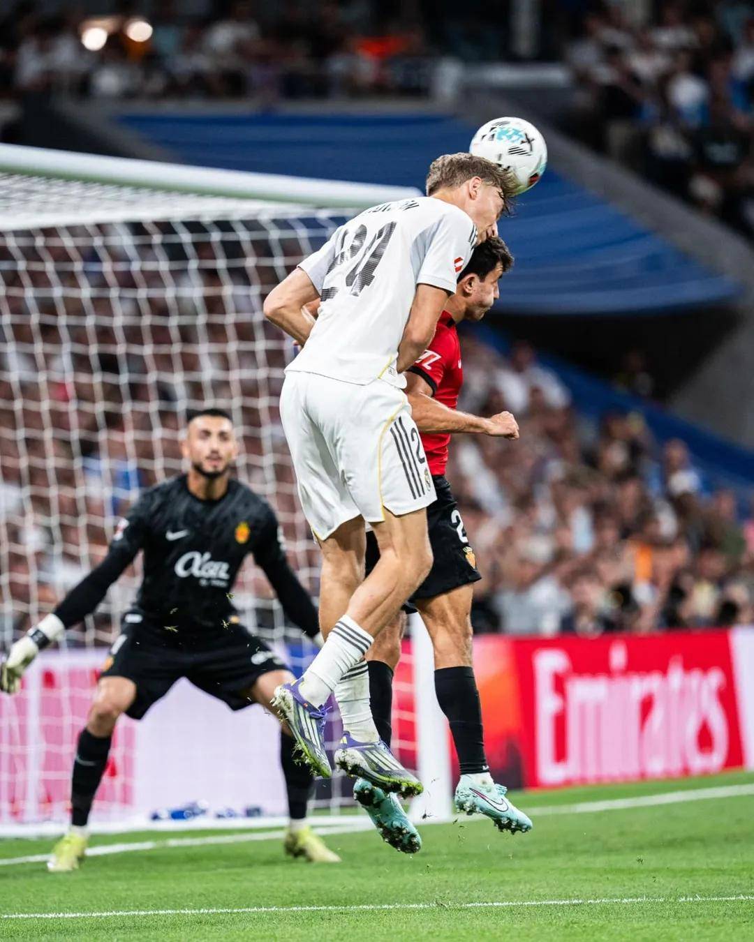 包含皇马中场控球率高达%，表现稳健出色的词条