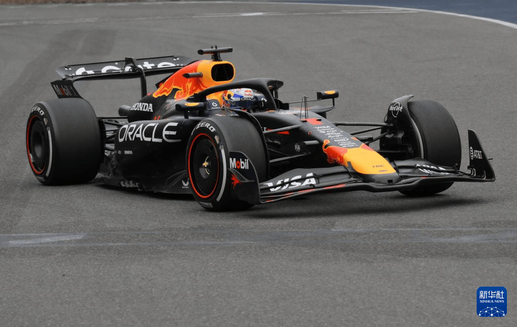 哈斯车队险胜红牛二队,塞恩斯统治全场的简单介绍 哈斯车队险胜红牛二队,塞恩斯统治全场的简单介绍