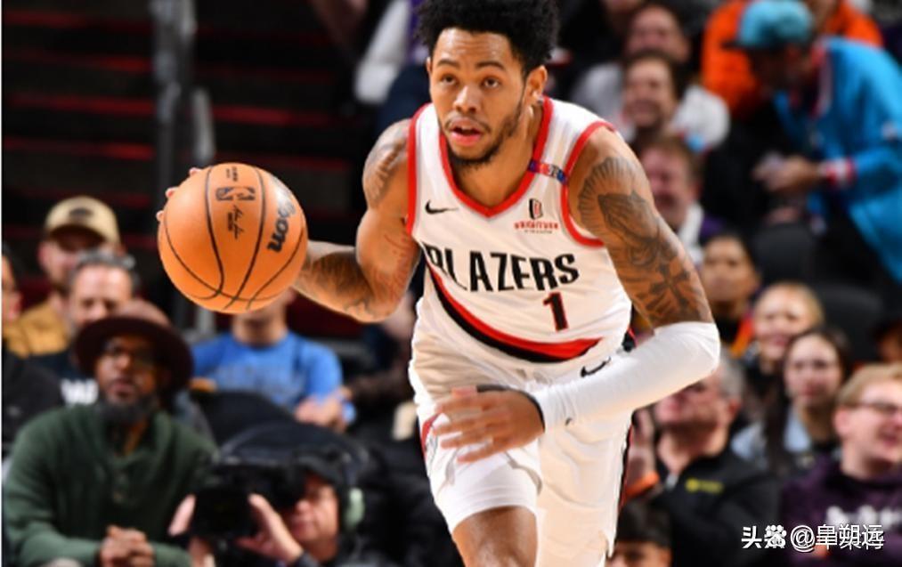 凯尔特人B队力克立陶宛男篮，西蒙斯制霸全场的简单介绍