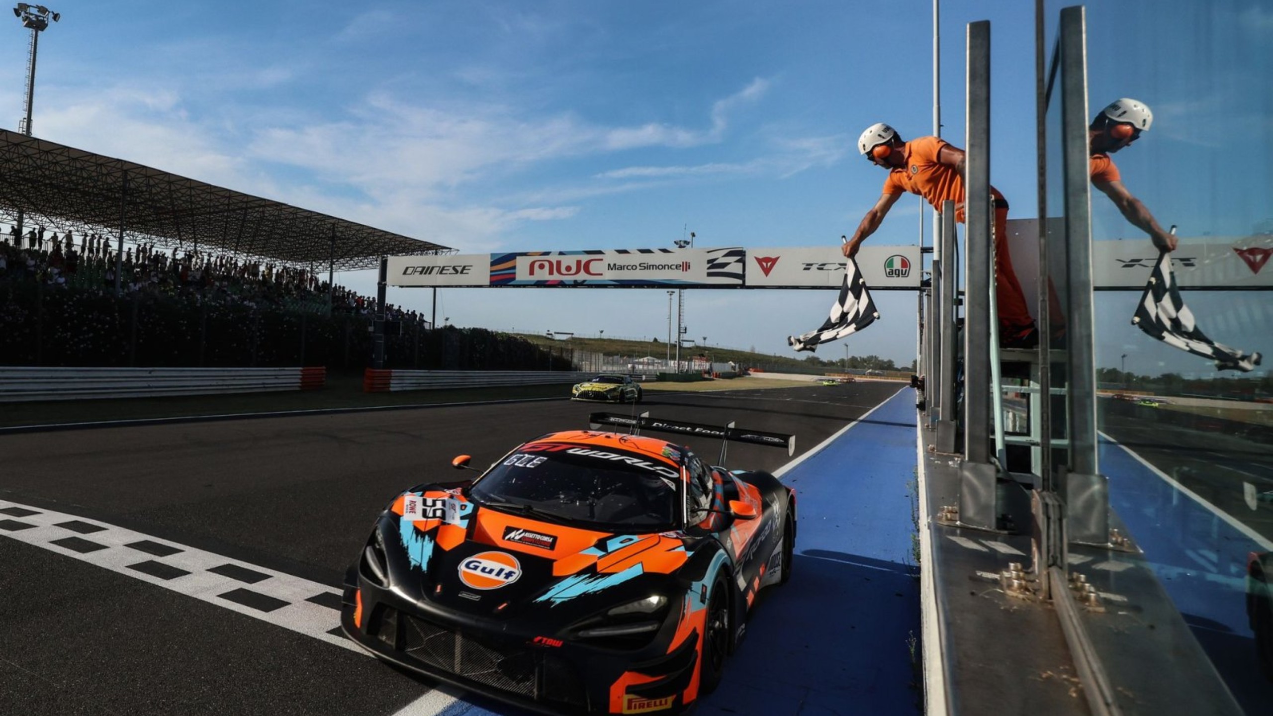 关于迈凯伦碾压法拉利，诺里斯点燃赛场的信息