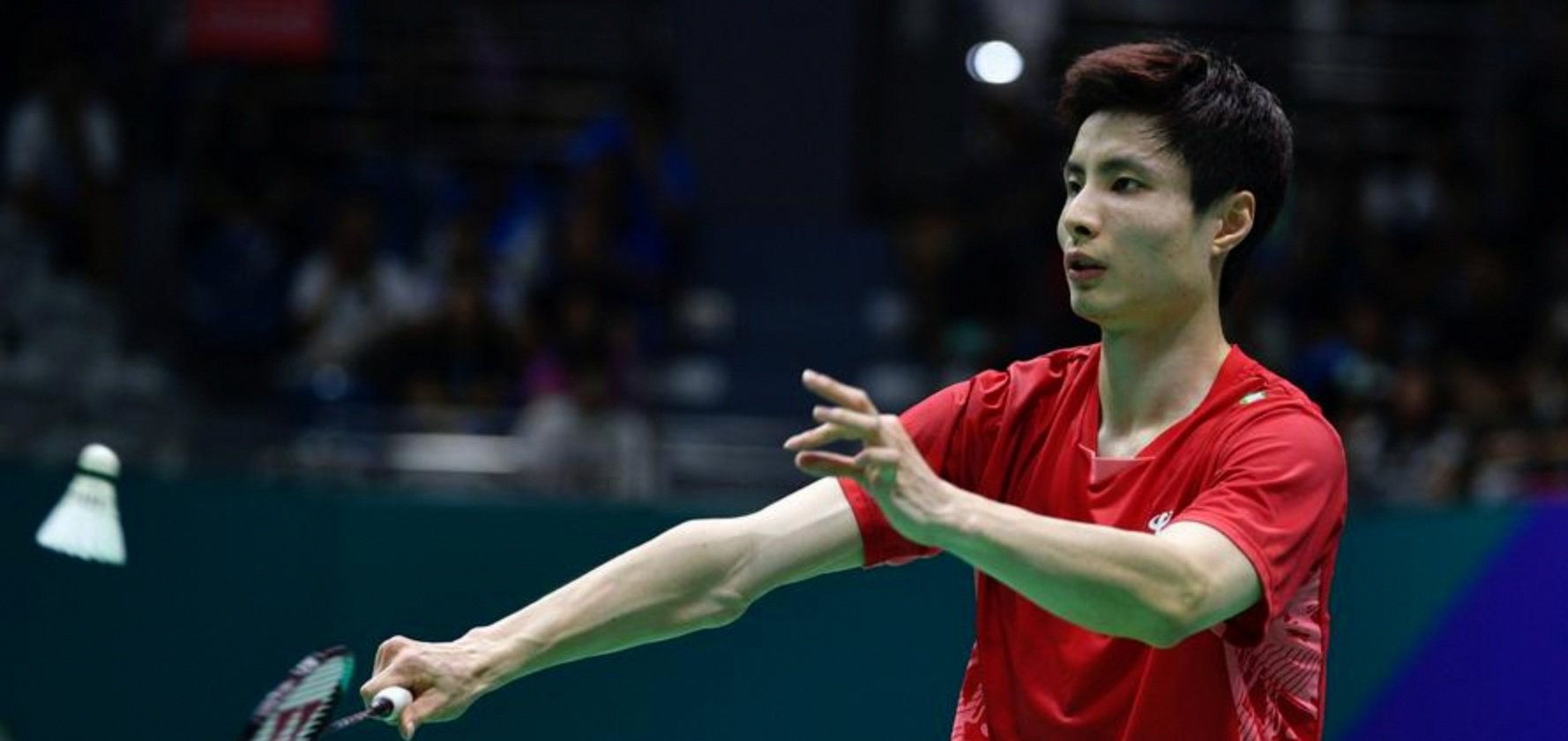 羽毛球男单赛场再现激烈对决