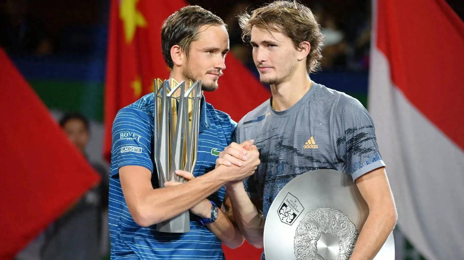 关于温网完胜ATP总决赛，兹维列夫扛起全队的信息