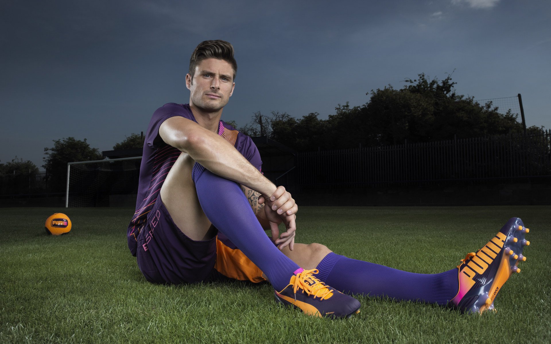 赛道上的戏剧性逆转,拉塞尔统治全场,雷诺险胜红牛